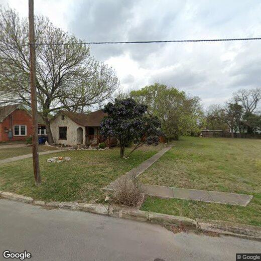 1050 W Coll St New Braunfels, TX 78130 Alquileres en New Braunfels