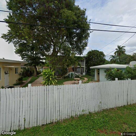 Primary Photo - 1102 NE 10th St