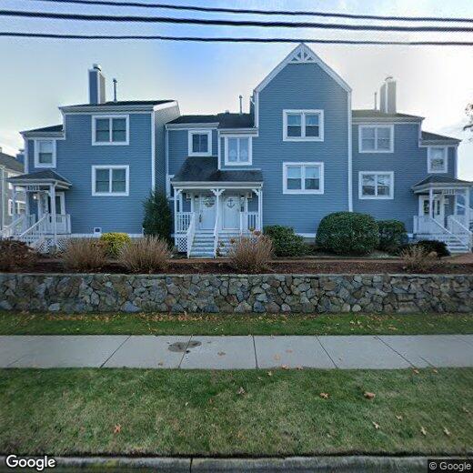Primary Photo - 76 Cosey Beach Ave