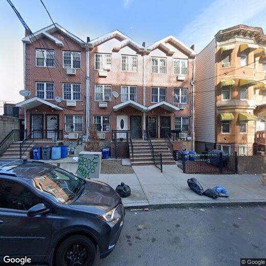 Primary Photo - 664 Manida St