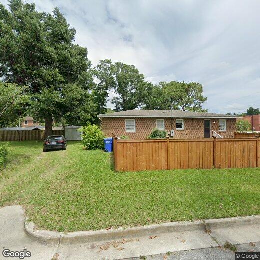Primary Photo - 2101 Chestnut St