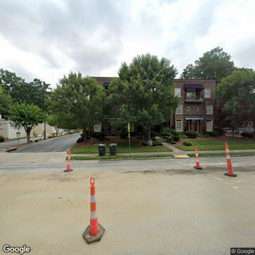 Primary Photo - 622 N Elm St