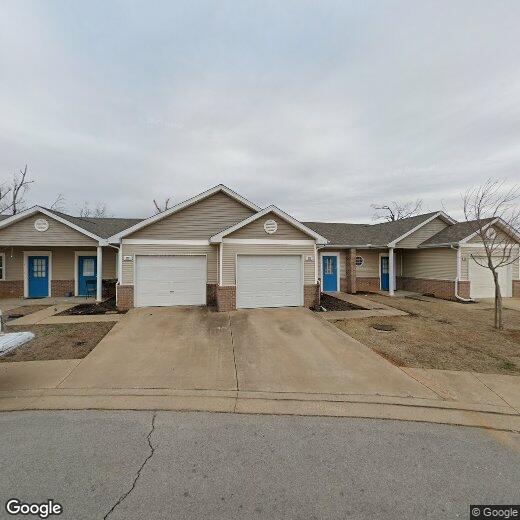 Primary Photo - Live Smart & Stylish in Rogers! 2BR Duplex...