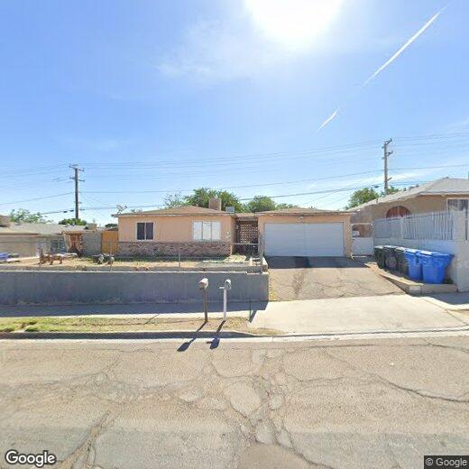 Foto principal - 305 Maxine Ave