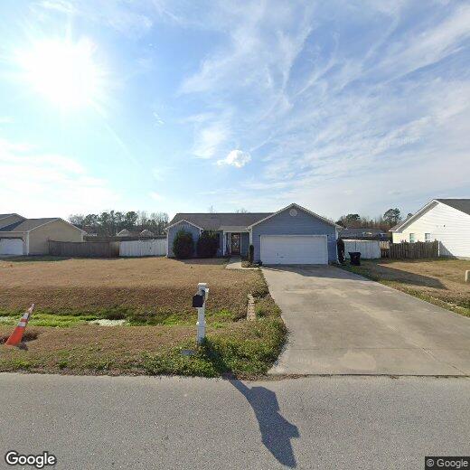 Foto principal - 305 Haywood Dr