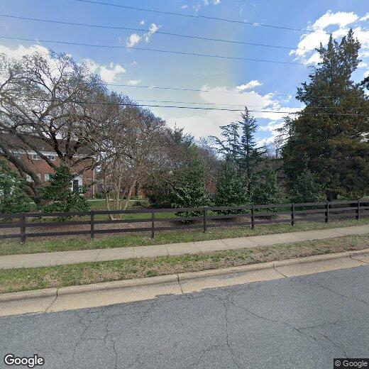 Foto principal - 1919 N Quaker Ln