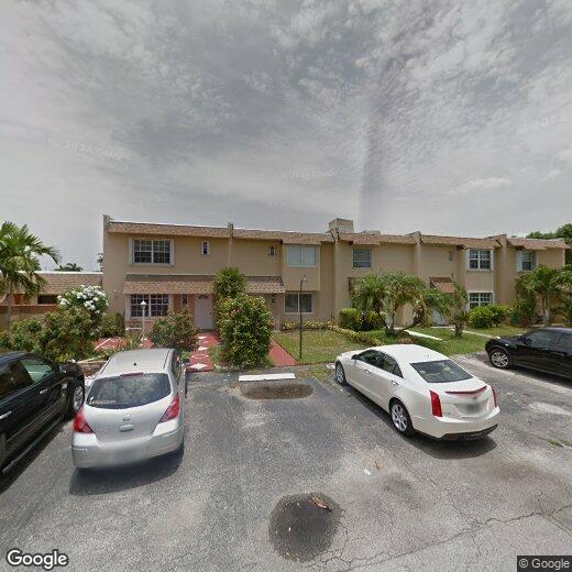 9549 SW 20th Terrace Unit Room, Miami, FL 33165 Apartment for Rent in Miami, FL