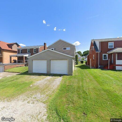 2004 McLean St, Aliquippa, PA 15001 Room for Rent in Aliquippa, PA