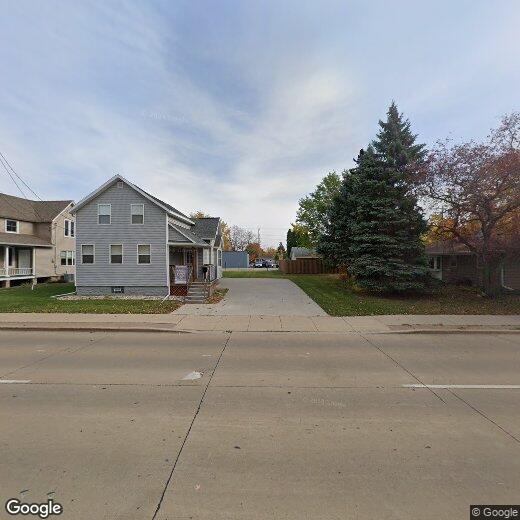 Primary Photo - 218 S Memorial Dr