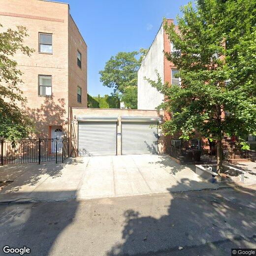Primary Photo - 140 Adelphi St