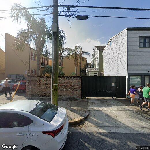 Primary Photo - 1928 Burgundy St