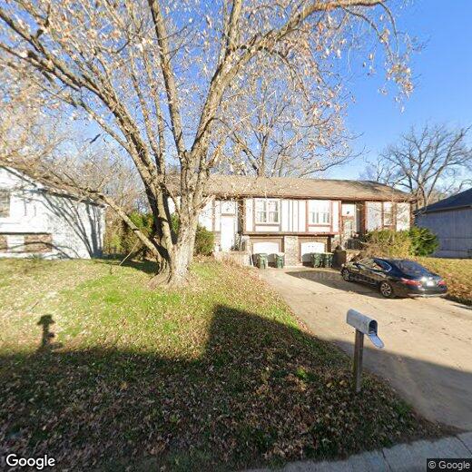 5915 NW CREEKVIEW DR.,, PARKVILLE, MO 64152 Townhome Rentals in