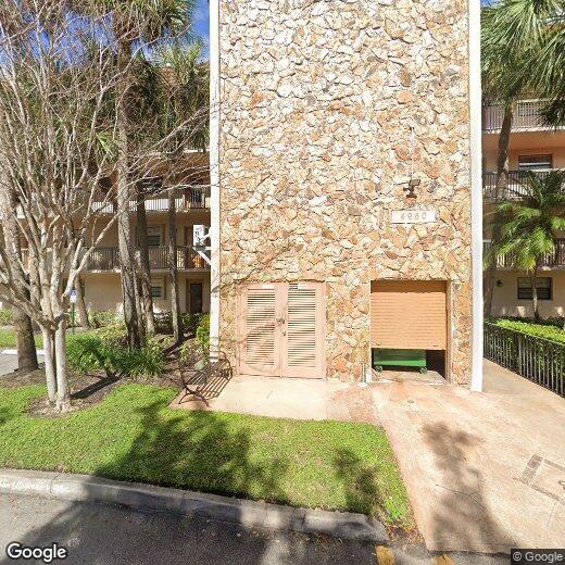 Primary Photo - 4950 E Sabal Palm Blvd