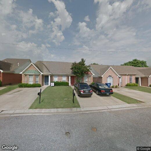 Primary Photo - Cozy 3 bedroom/2 Bath townhome with vaulte...