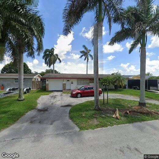 Foto principal - 8831 NW 13th St