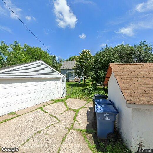 Foto principal - 2939 Russell Ave N