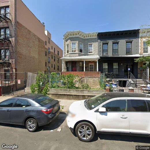 Primary Photo - BEAUTIFUL SPACIOUS AND VERY SUNNY 3 BEDROO...