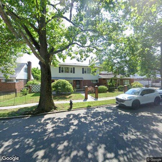 Foto principal - 80-42 243rd St