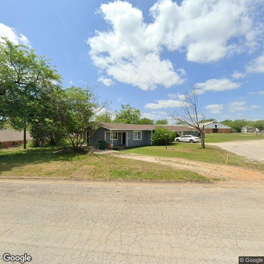 910 Circle Dr, Bowie, TX 76230 House Rental in Bowie, TX