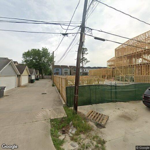 Foto principal - 1016 W 15th 1/2 St