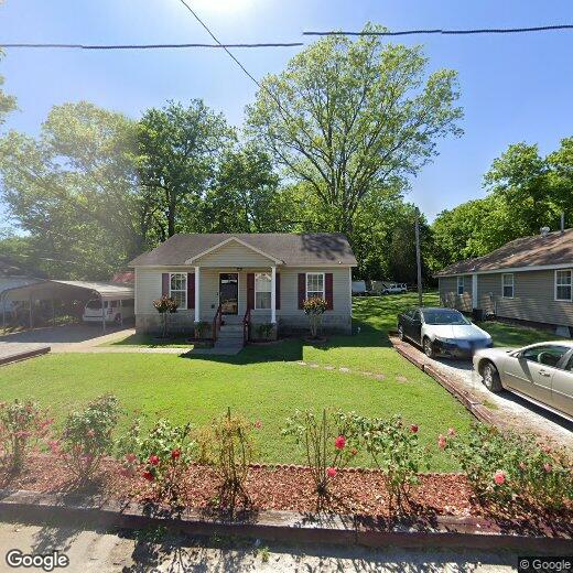 Primary Photo - 221 N College St