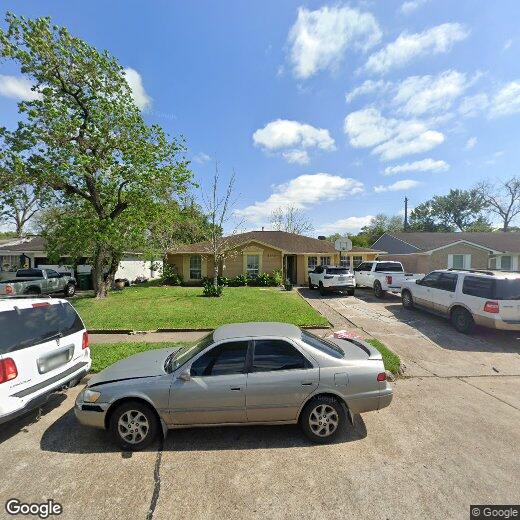 Foto principal - 5815 Farwell Dr