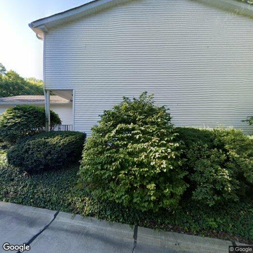 Primary Photo - 17 E Carriage Dr