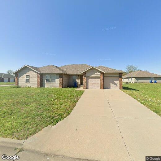 Foto principal - 2 bedroom, 2 bathroom, 2 car garage duplex
