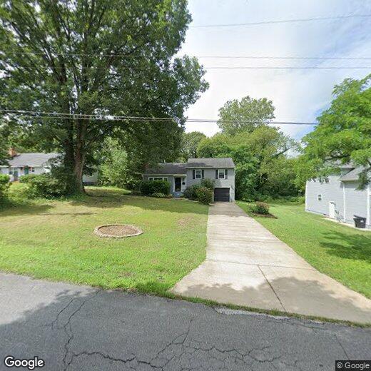 Foto principal - 900 Jackson Dr