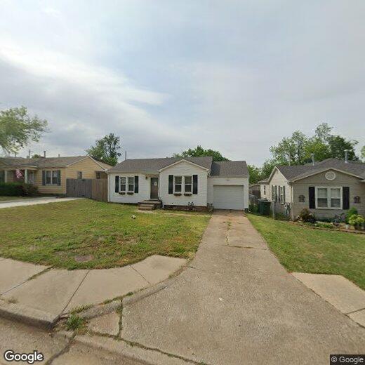 Primary Photo - 422 E 8th St