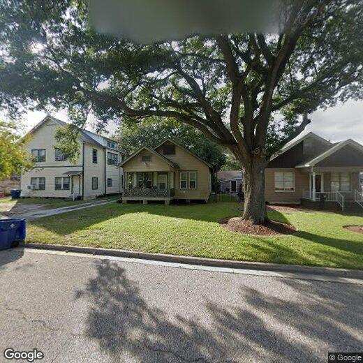 Primary Photo - Cute 2/1 home with large living room, yard...