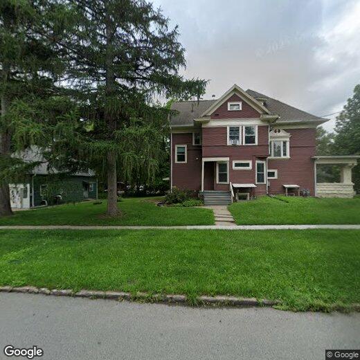 Primary Photo - 831 E College St
