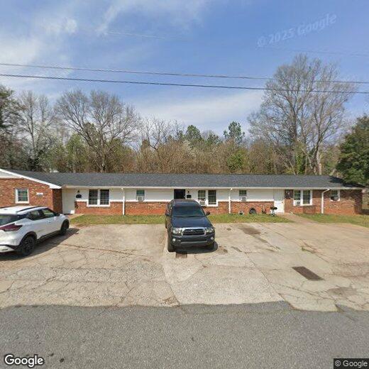 151 Crescent Dr, Forest City, NC 28043 Room for Rent in Forest City