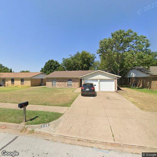 604 Ridgecrest Dr, Saginaw, TX 76179