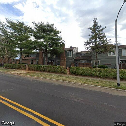 Foto principal - 2140 Fort Harrods Dr