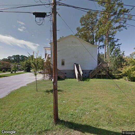 Primary Photo - Three Bedroom Two Bathroom Apartment on Cl...