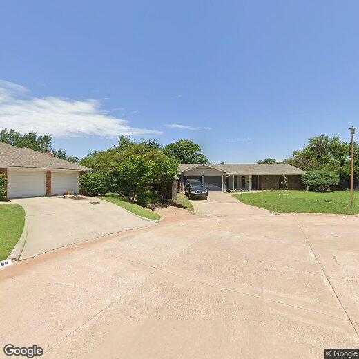 Primary Photo - 310 NW Tanglewood Ln