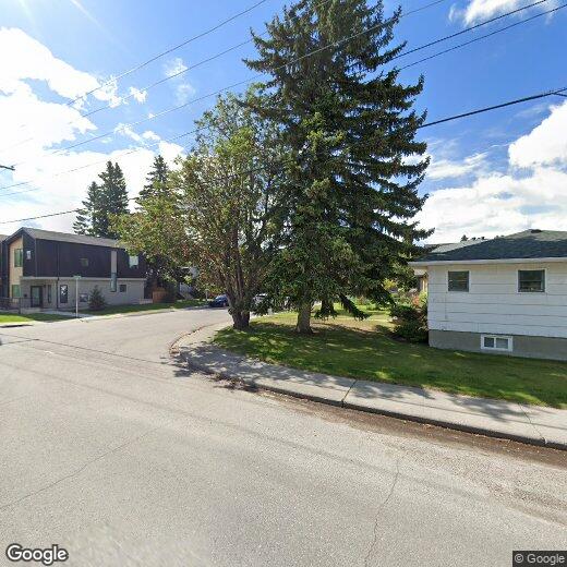 Photo principale - Modern 1-Bedroom Lower-Level Unit with Pri...