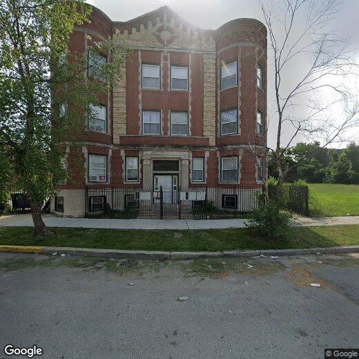 Primary Photo - Two Bedroom Available in Washington Park!