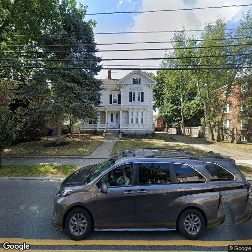 Foto principal - 126 W Wyoming Ave