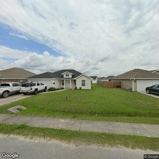 Foto principal - 4 bedroom 2 bath