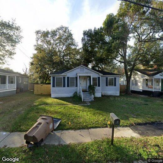 Primary Photo - 210 Pinehill Dr