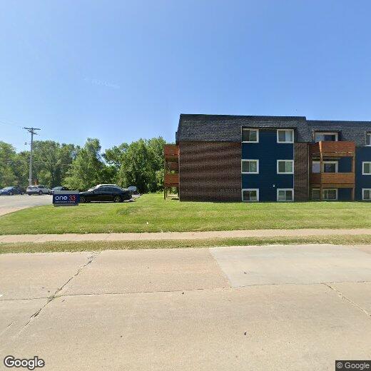 133 W 35th St, Davenport, IA 52806 Apartment for Rent in Davenport