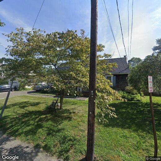 52 Park Ave, Amityville, NY 11701 Room for Rent in Amityville, NY