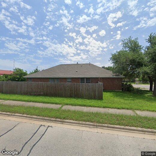 Foto principal - 916 Whitehall Dr
