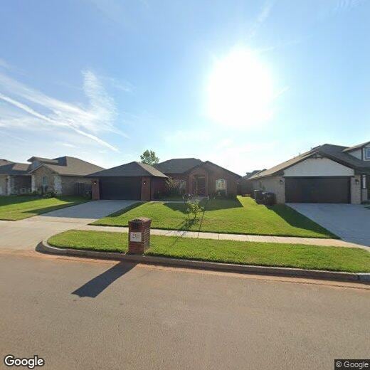 Foto principal - Updated Modern Home in Norman Wedged Betwe...