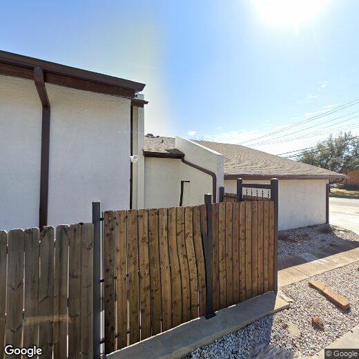 Primary Photo - 219 W Rochelle Rd
