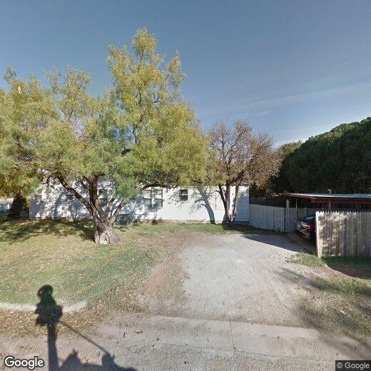 Foto principal - 4 BEDROOM, 2 BATH! CORNER LOT