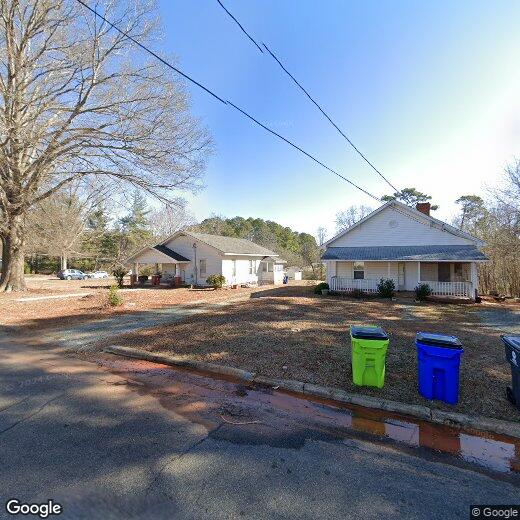 Primary Photo - Move-in Ready 2~3 Bedroom Vintage Home wit...