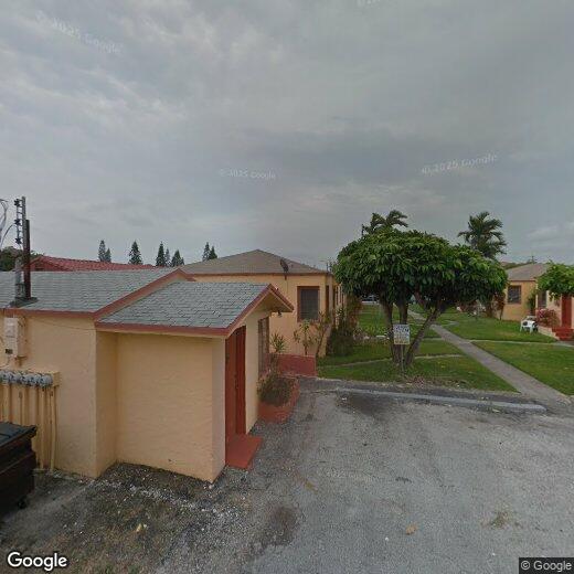 Primary Photo - 1739 Moffett St
